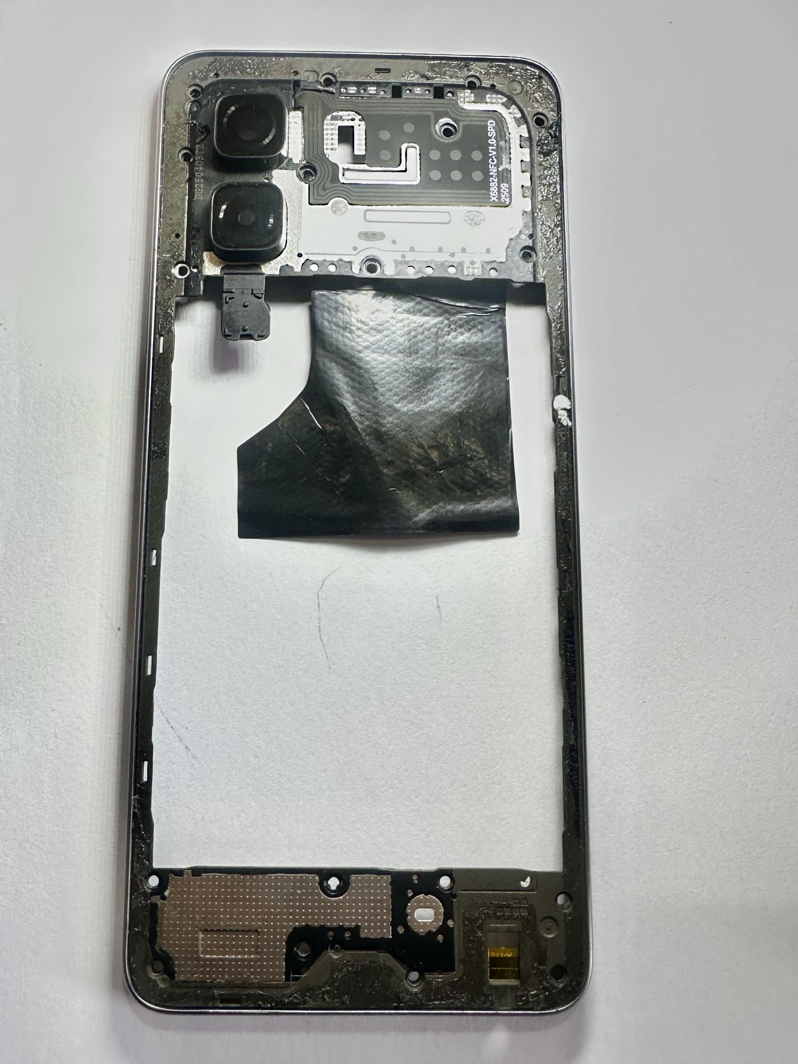 Marco Infinix Hot 50 color gris 
