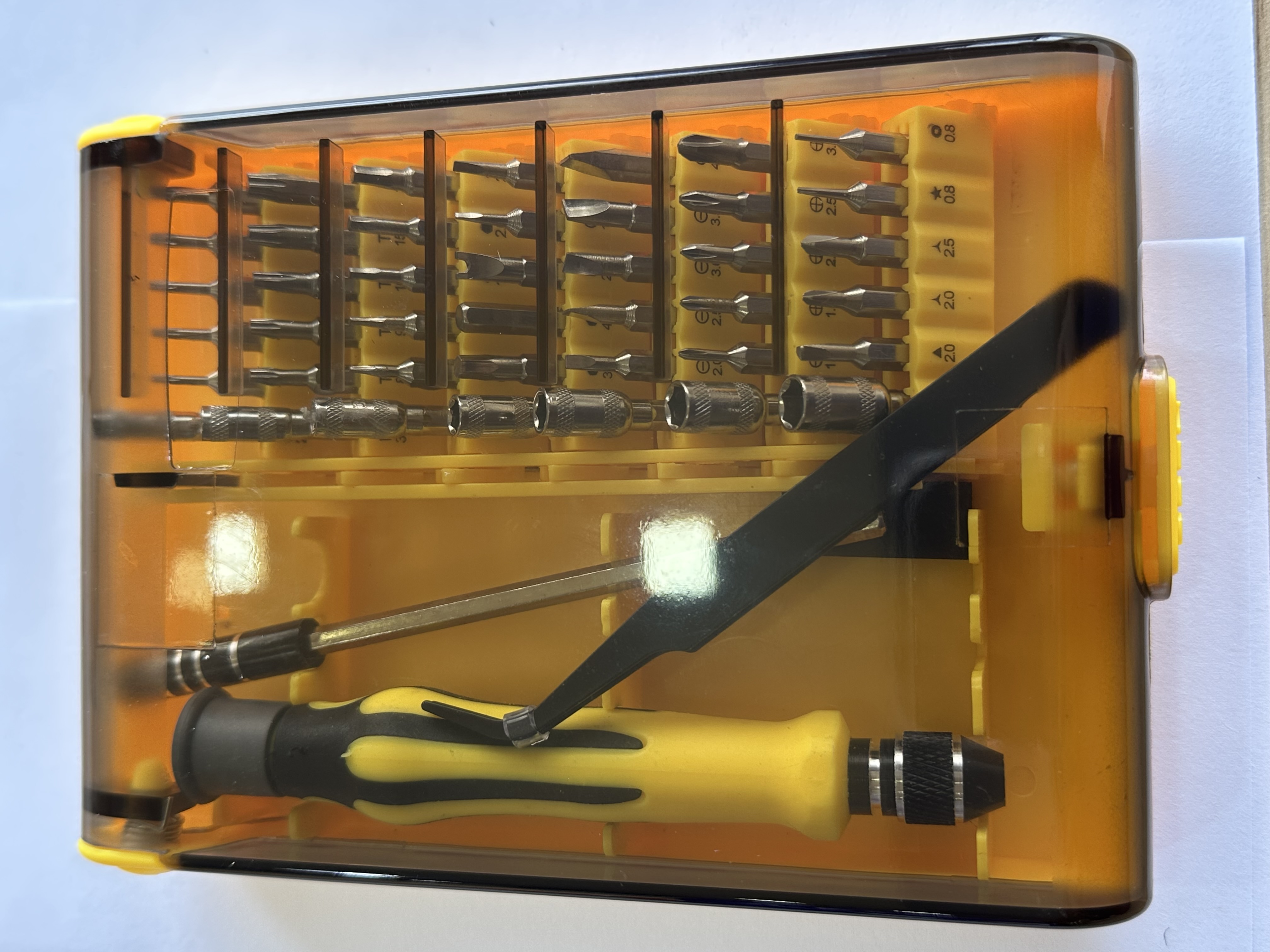kit de Desarmadores estuche amarillo 45 en 1